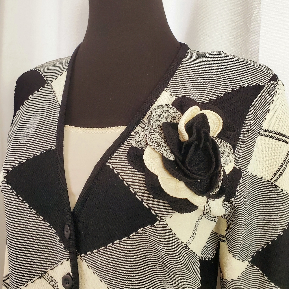 !SALE! Worth Cardigan Sweater Argyle Black Off-White Sz S Crochet Rose Accent